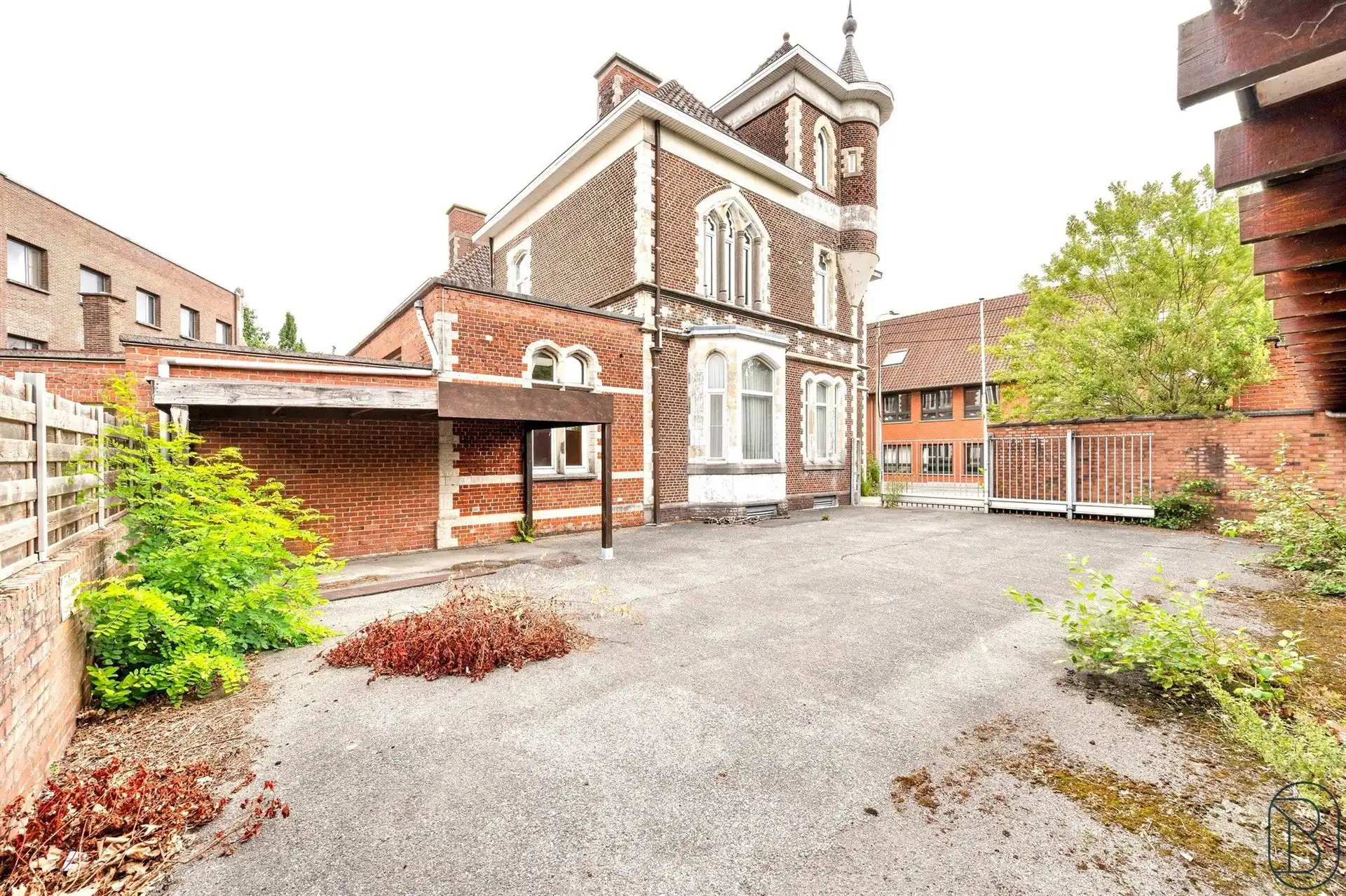 UNIEKE HERENWONING met OPRIT, GARAGES en TUIN foto 23