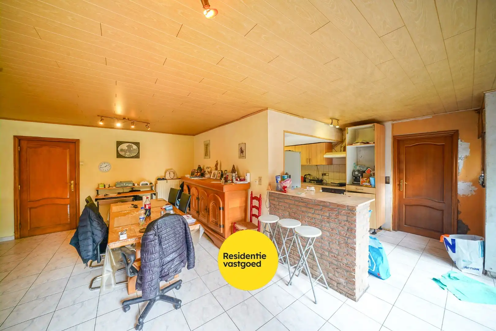 Te renoveren woning met dubbele garage in Bredene – ideaal renovatieproject foto 9