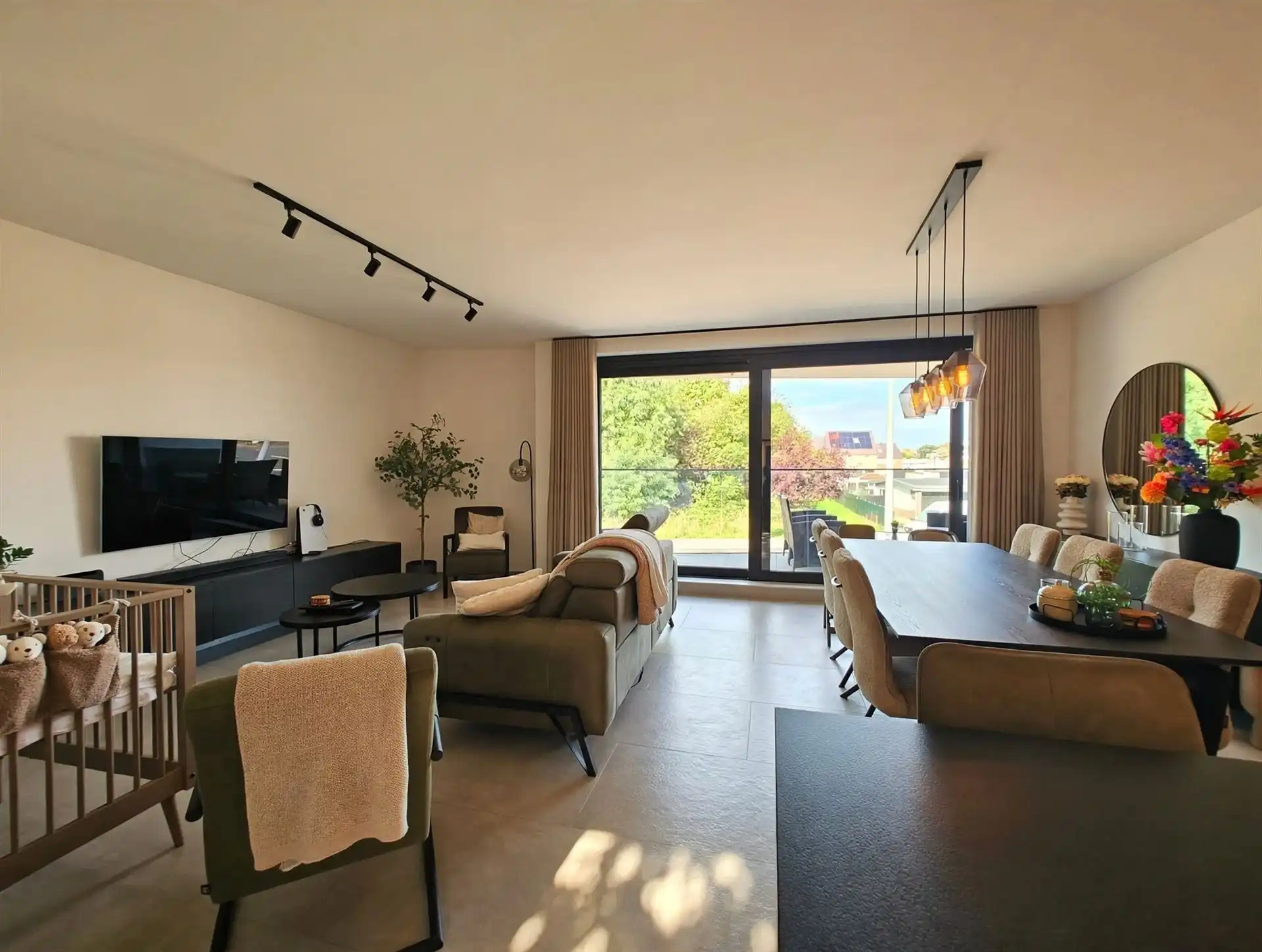 Ruim, instapklaar appartement met 2 slaapkamer, ruime autostaanplaats en berging in de kelder  foto 12