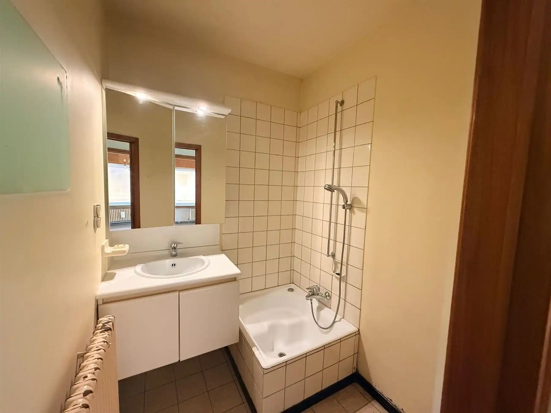 RESIDENTIEEL GELEGEN, TE RENOVEREN WONING  foto 17