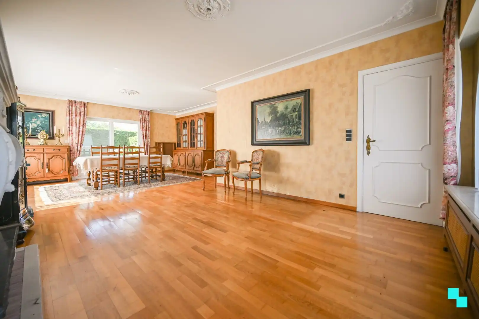 Zeer ruime te renoveren woning met vijf slaapkamers te Bosmolens foto 9