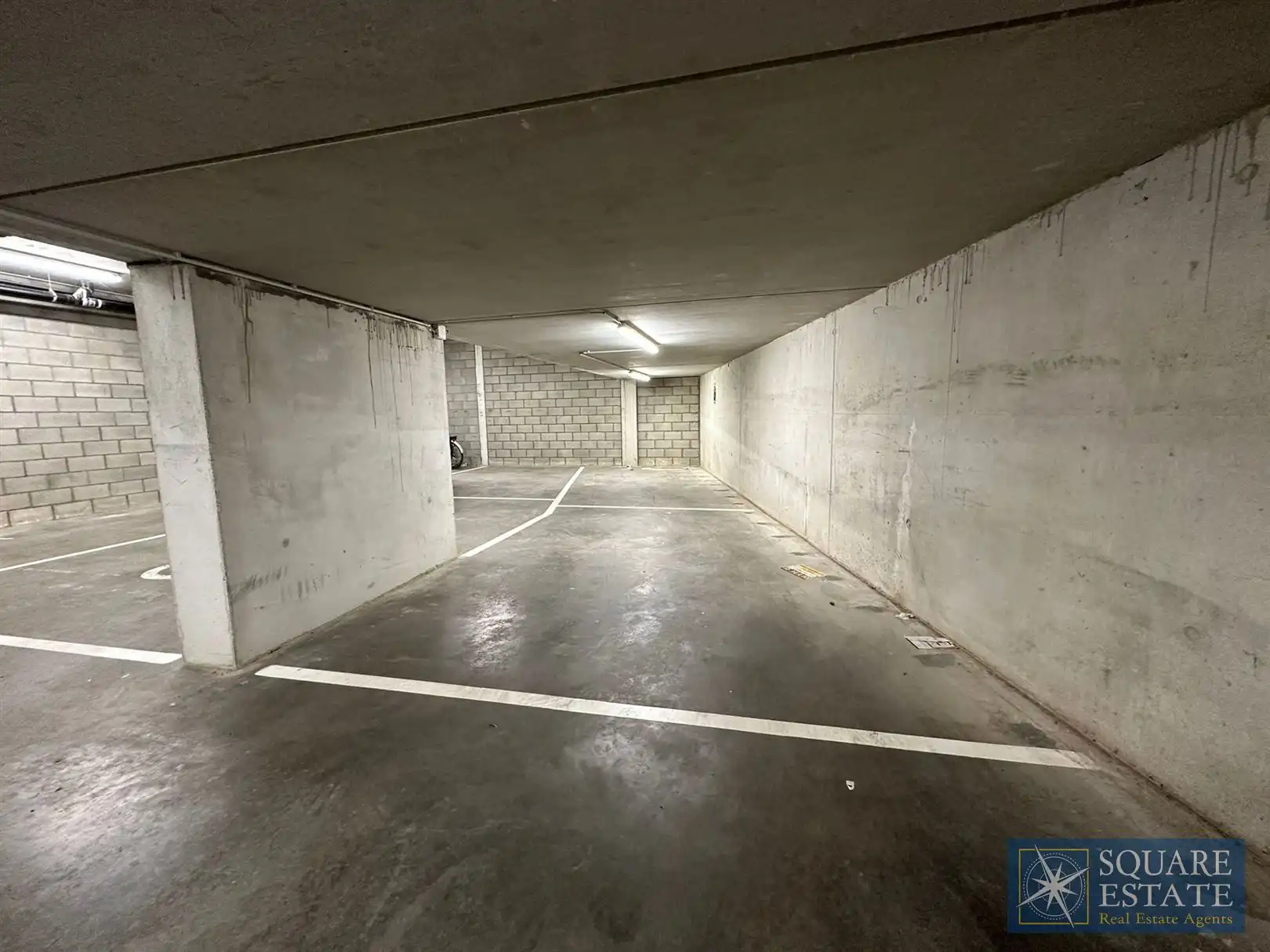 2 Staanplaatsen foto {{pictureIndex}}