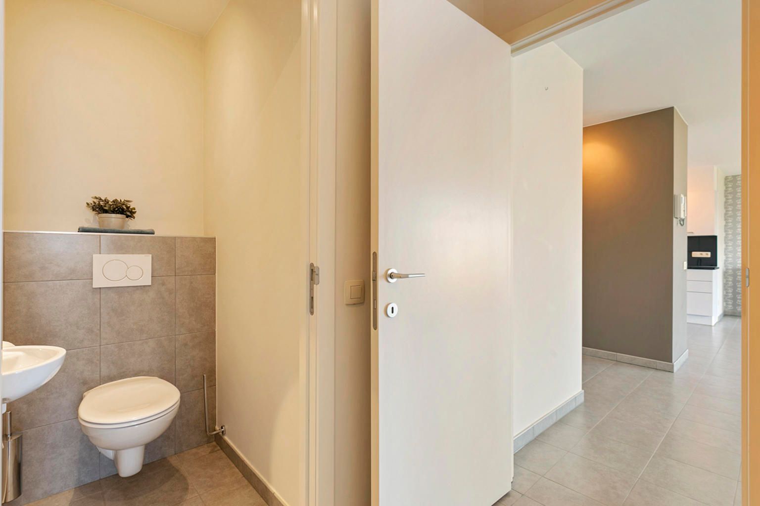 MOOI APPARTEMENT MET 2 SLAAPKAMERS EN GARAGE IN KUMTICH foto 13