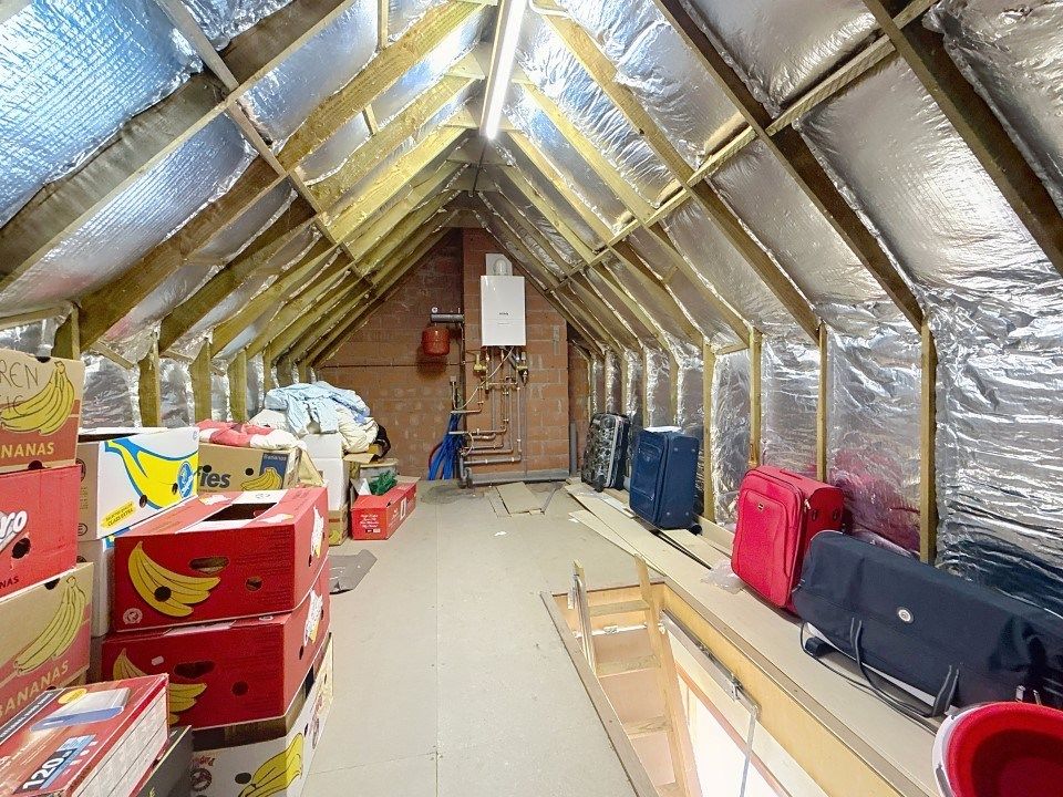 Goed gelegen woning met 3 slaapkamers én achterliggende garage foto 7