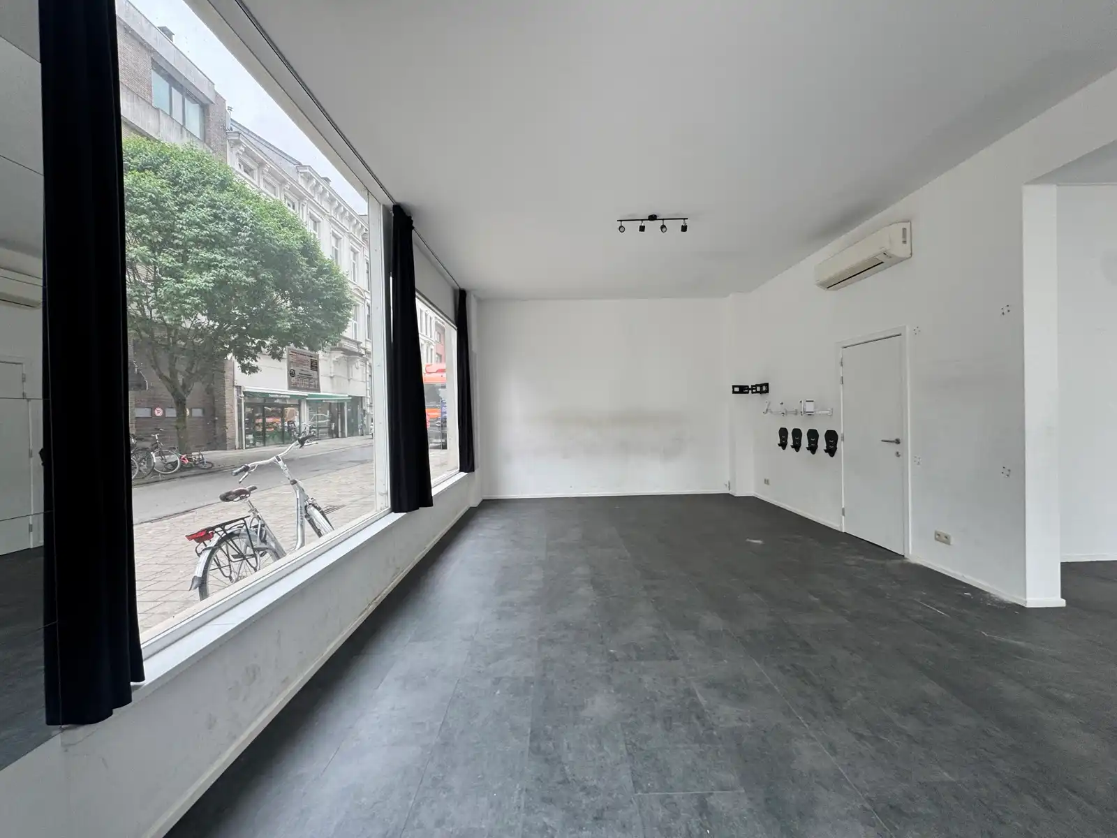 Unieke commerciële kans op zichtlocatie aan de Isabellalei foto 3