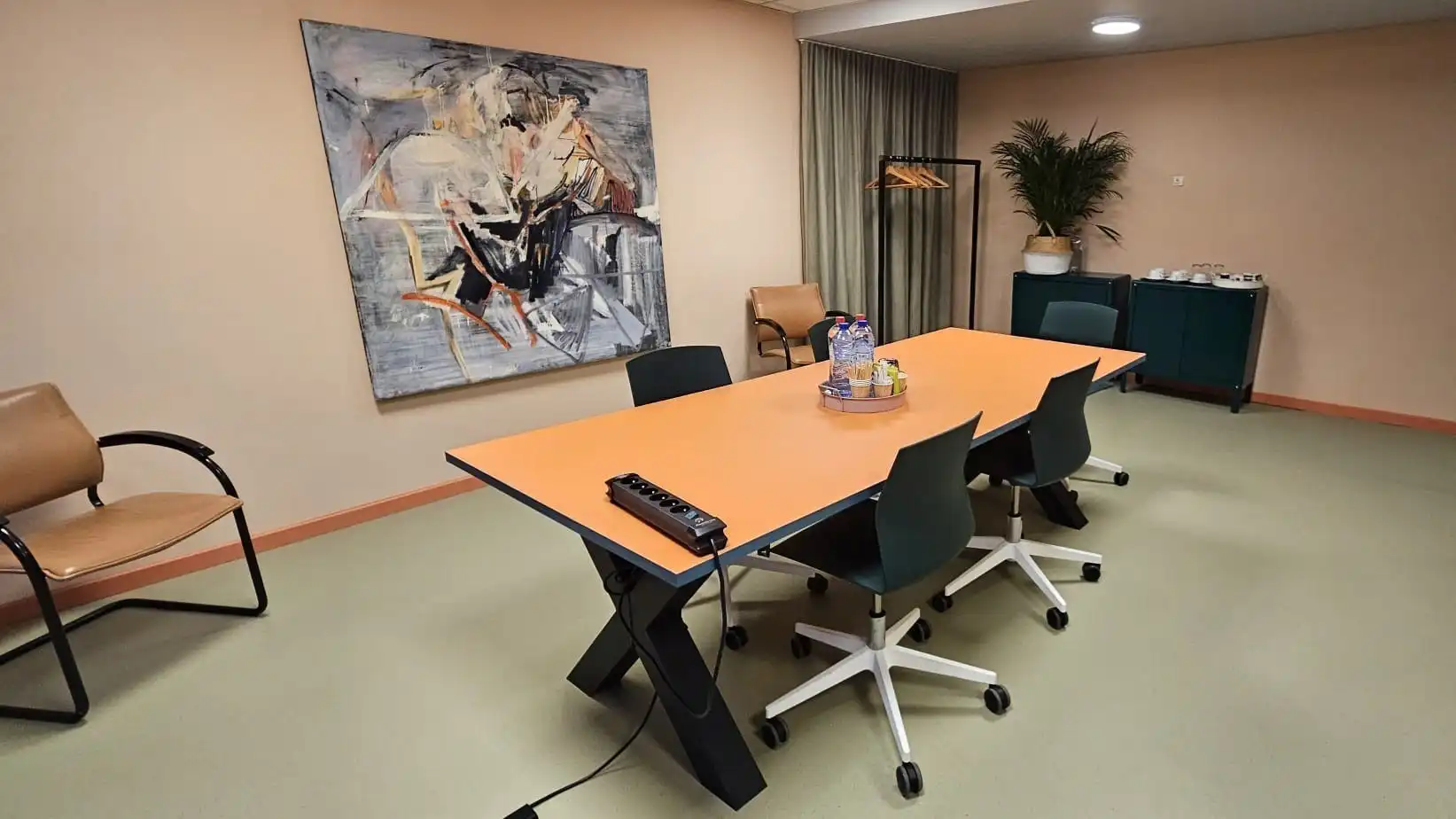 Volledig gerenoveerde kantoren in kleinschalig business center in Gent foto 9