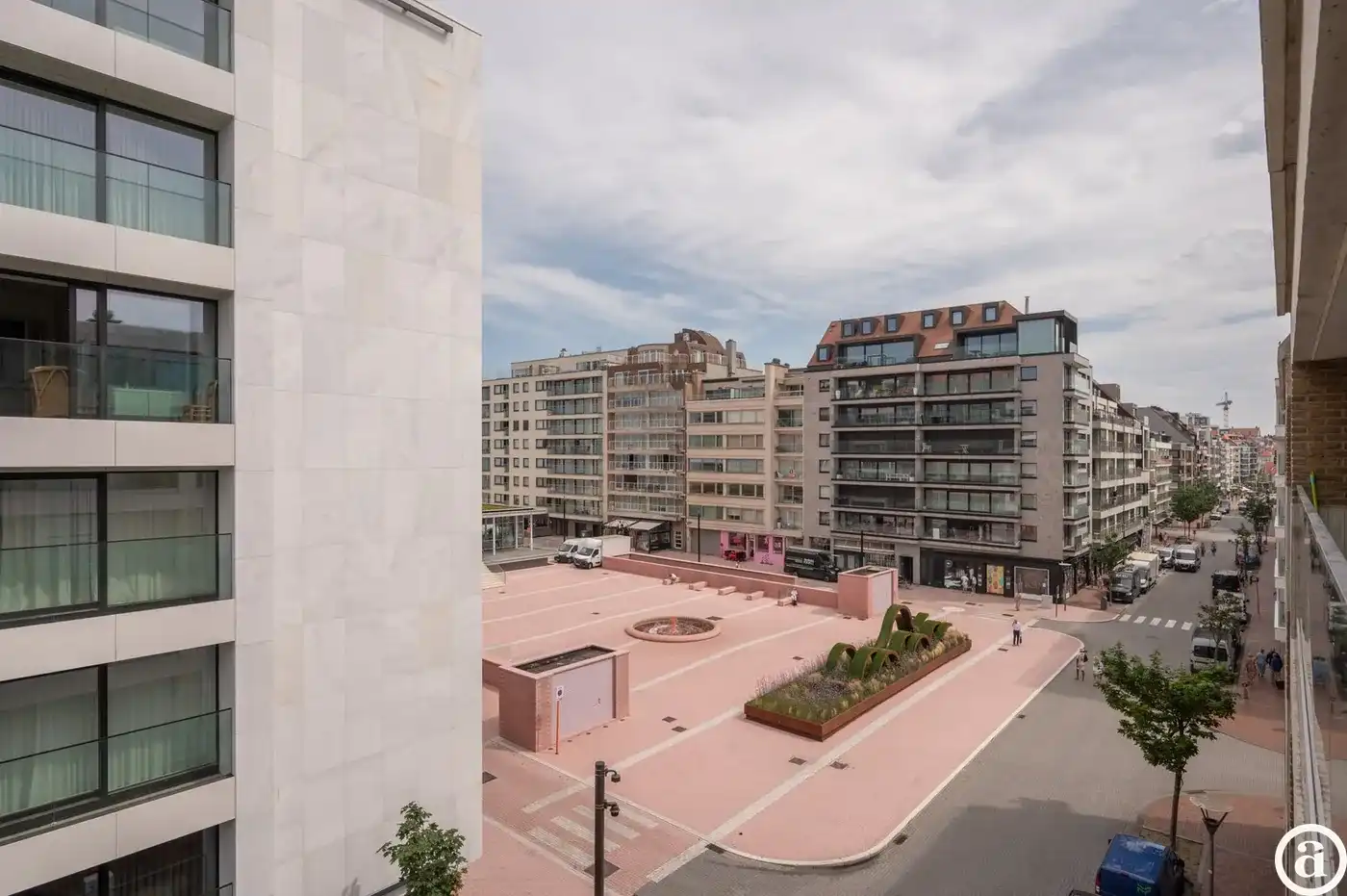 Stijlvol gerenoveerd 3-slaapkamerappartement op topligging in hartje Knokke. foto 4