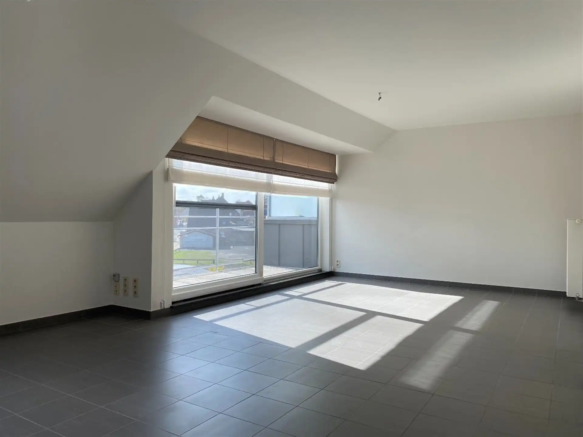 Instapklaar appartement met terras en garage. foto 4