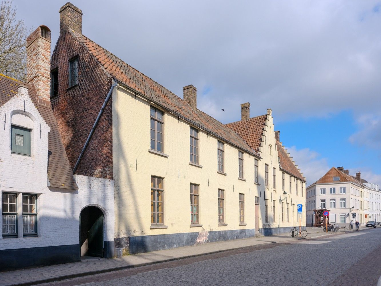 Te Koop: ‘Godshuizen Van Volden’ – Unieke erfgoedontwikkeling op toplocatie in Brugge foto 2