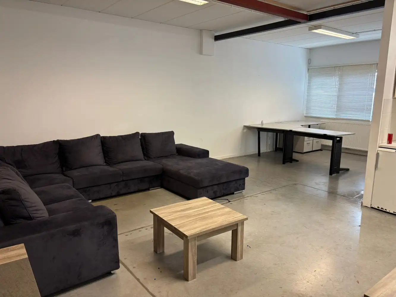 BEDRIJFSUNIT MET KANTOREN foto 15