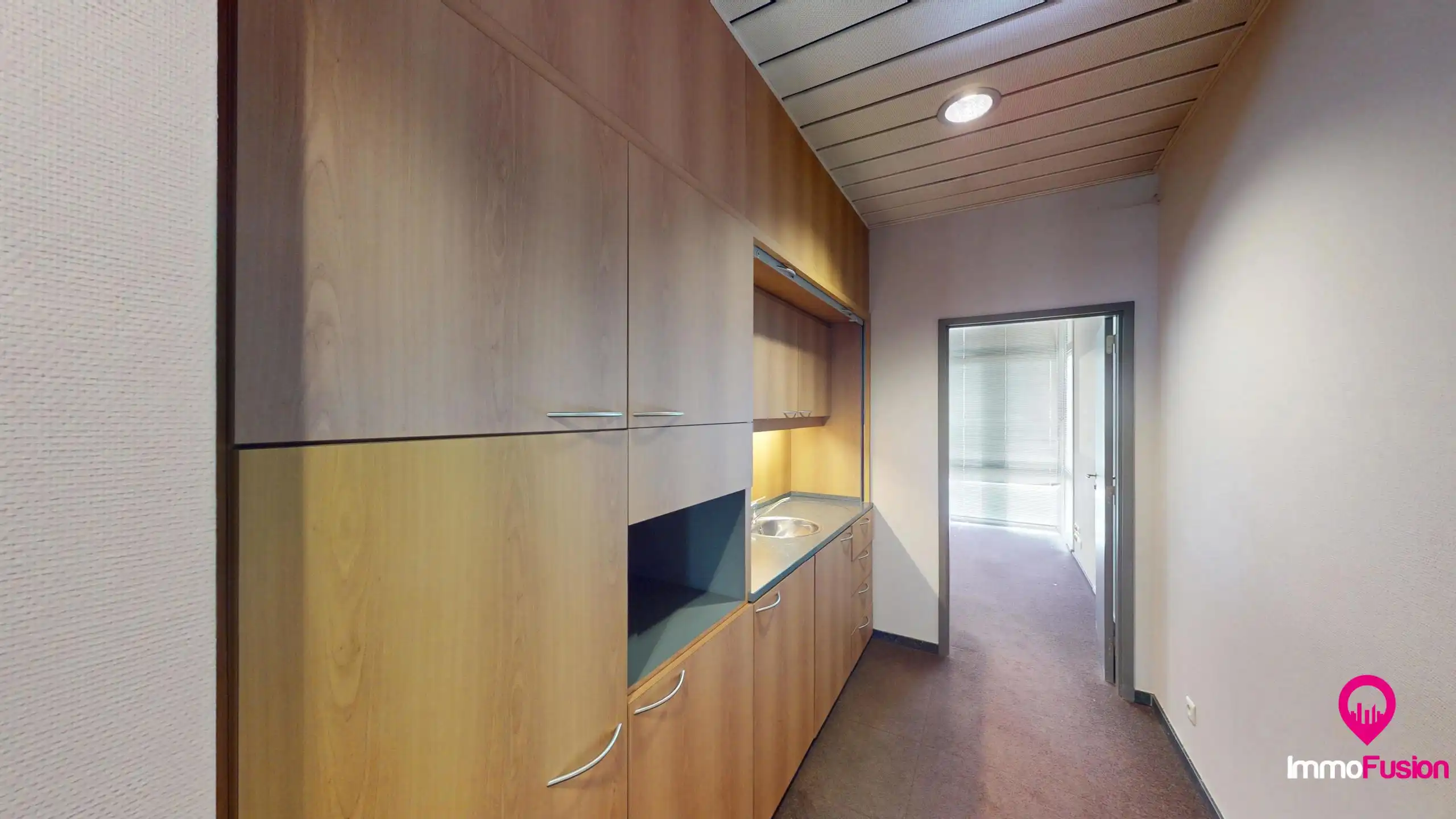 Zeer ruim kantoor op commerciële locatie in centrum Beringen foto 14
