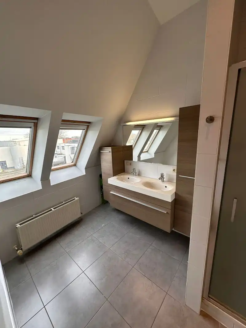 Ruim en lichtrijk 2-slaapkamerappartement met groot terras foto 5