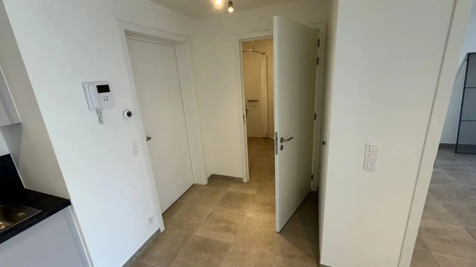 Serviceflat met 1 slaapkamer en balkon, momenteel verhuurd. foto 4