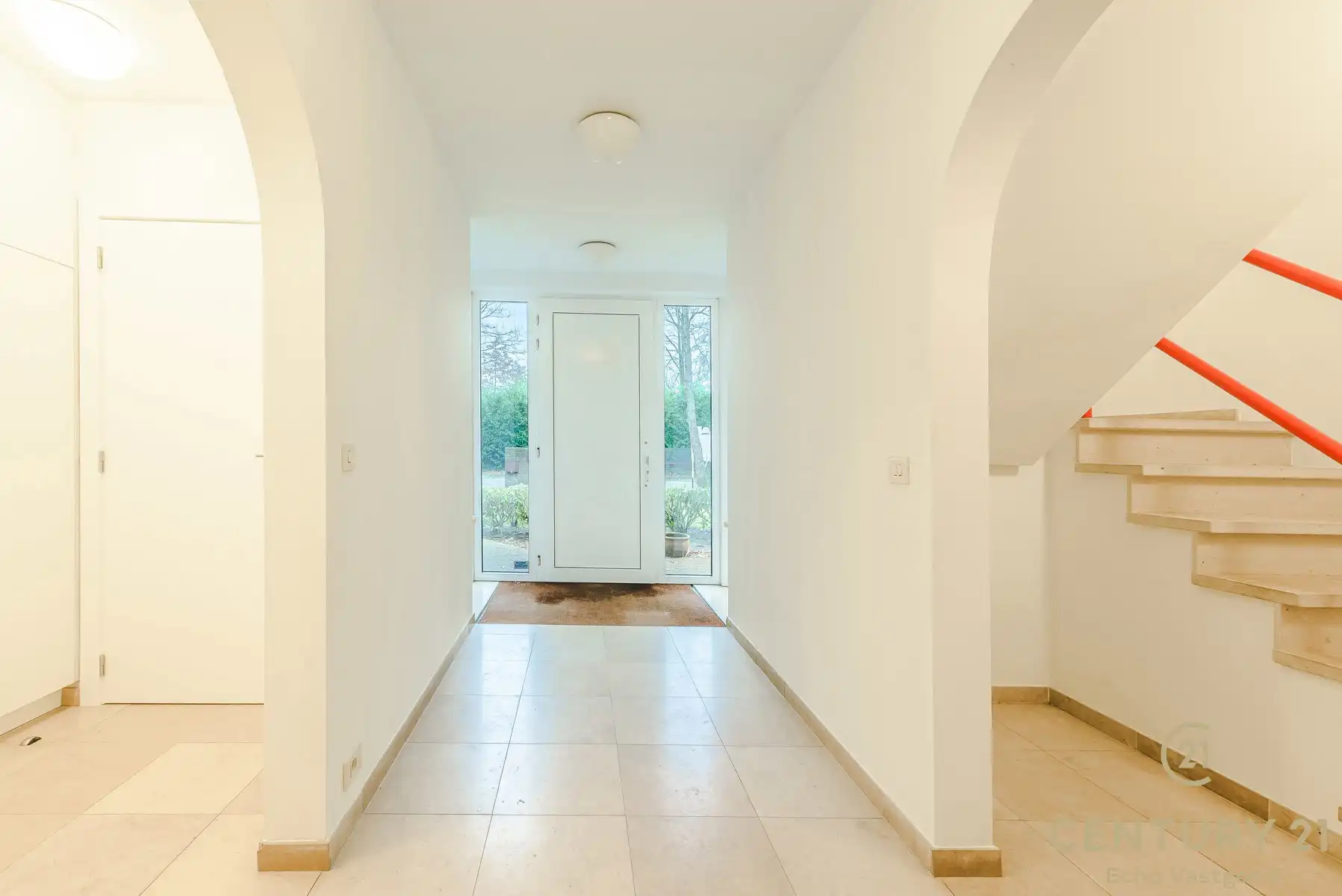 Ruime, unieke villa op royaal perceel in villawijk De Lint. foto 5