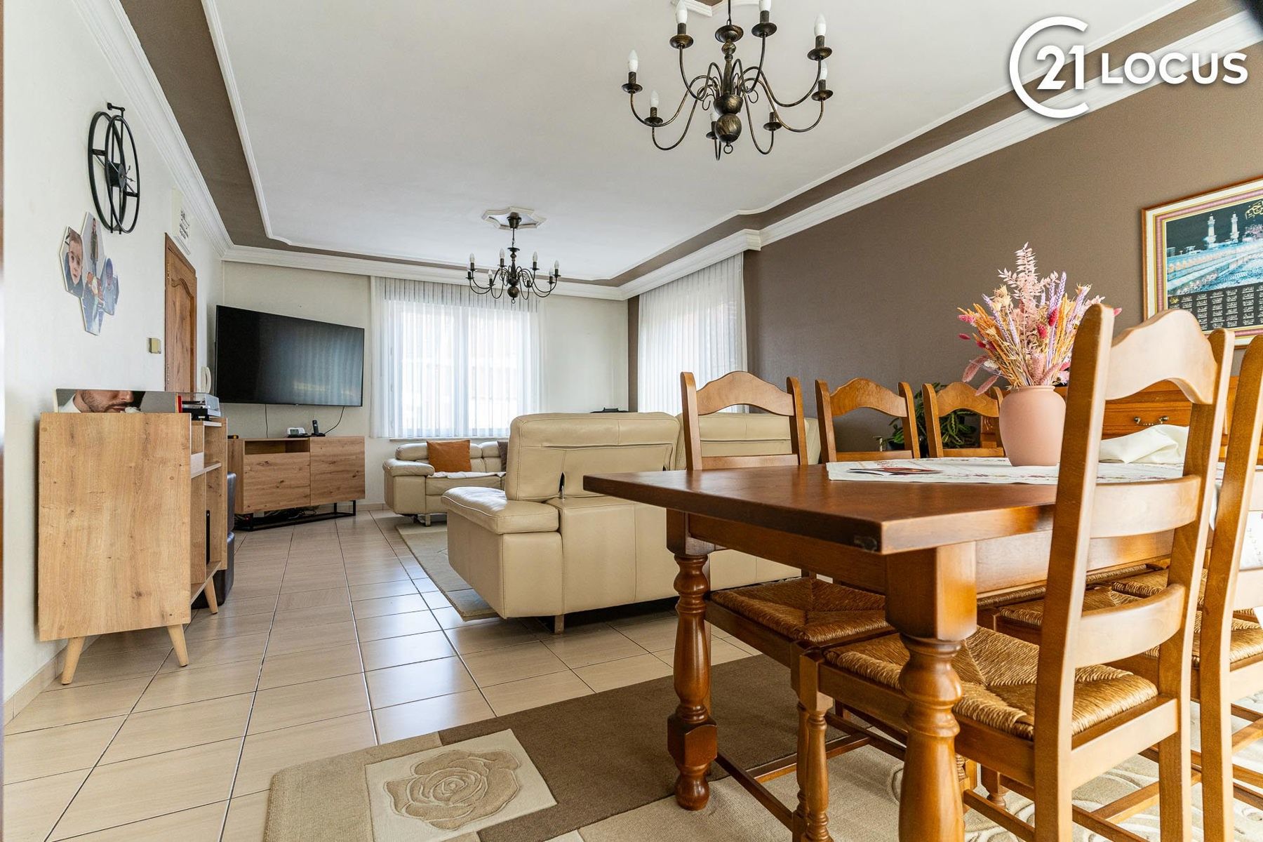 Instapklare en ruime woning in het hart van Kruibeke foto 3