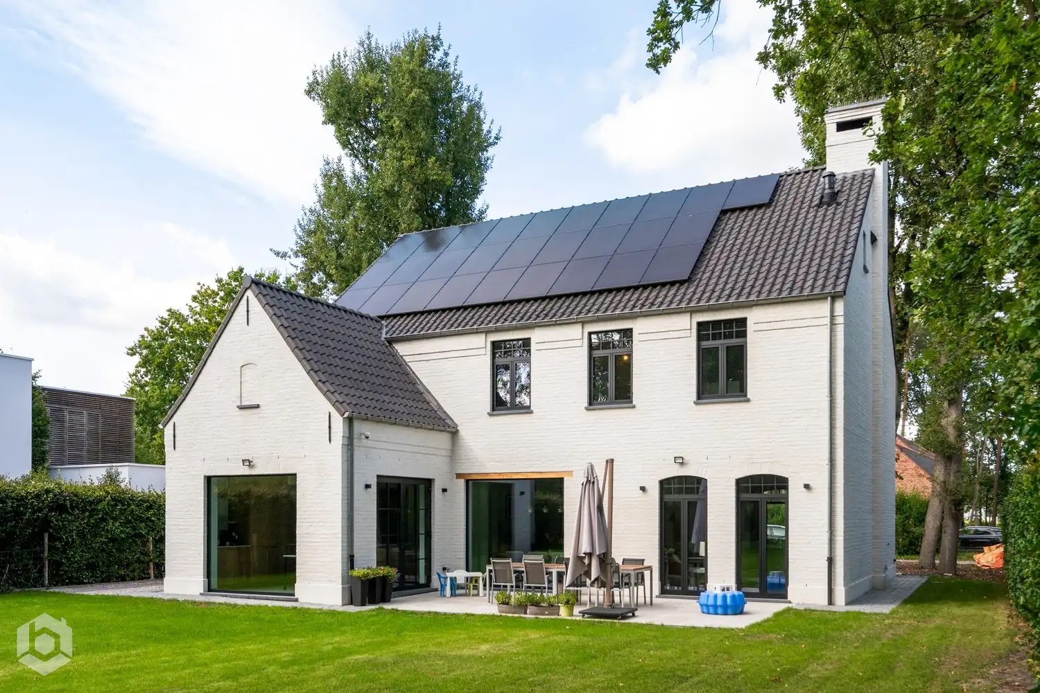 Luxe, energieneutrale villa met 5 slpkrs en prachtige tuin op top-locatie te Putte foto {{pictureIndex}}
