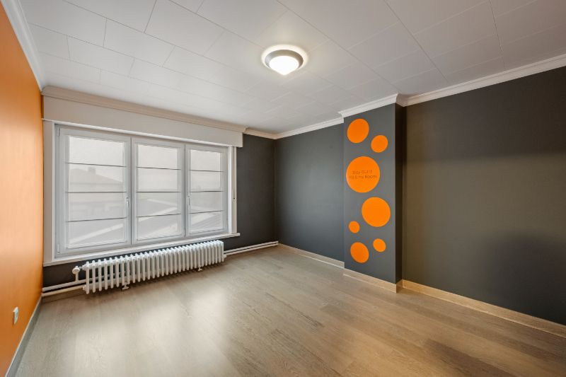 Zonnebeke-Passendale.  Wonen en werken, grote verzorgde woning met > 5 slaapkamers en aparte >60m2 kantoorruimte / praktijk / hobbyruimte met aparte ingang. foto 11