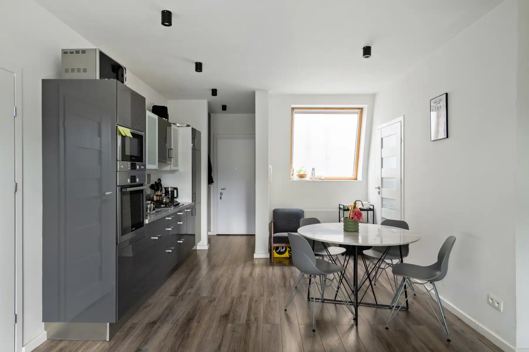 Leuk 2-SLK appartement op de bovenste verdieping foto 3
