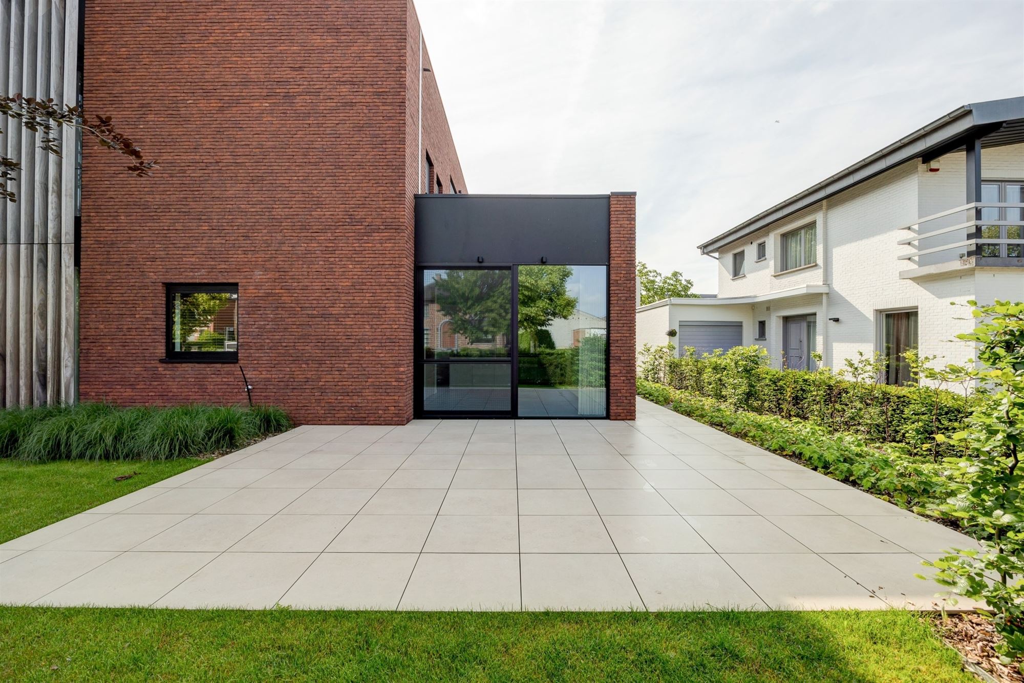 Lichtrijk en luxueus appartement met omvattende tuin foto 16