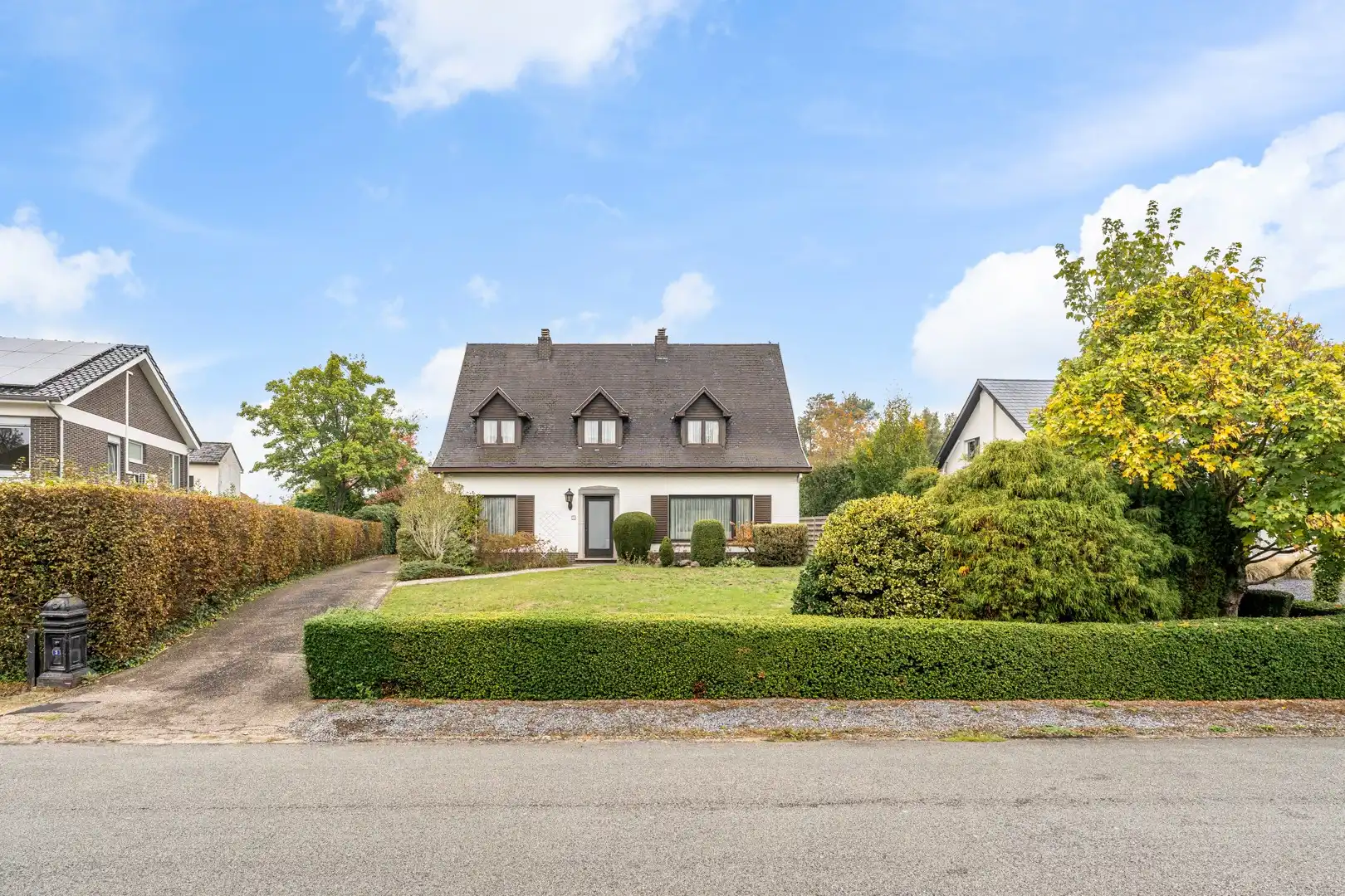 🏡 Ruime gezinswoning met tuin op uitstekende locatie in Houthalen-Helchteren foto {{pictureIndex}}