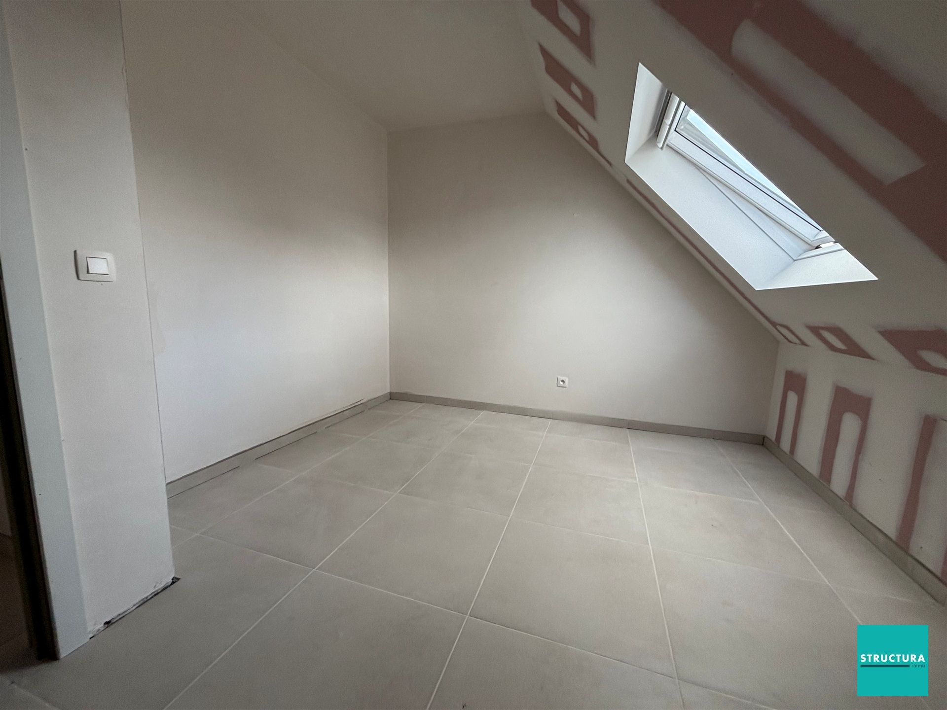 Appartement met 2 slaapkamers en 2 staanplaatsen in centrum Merchtem foto 9