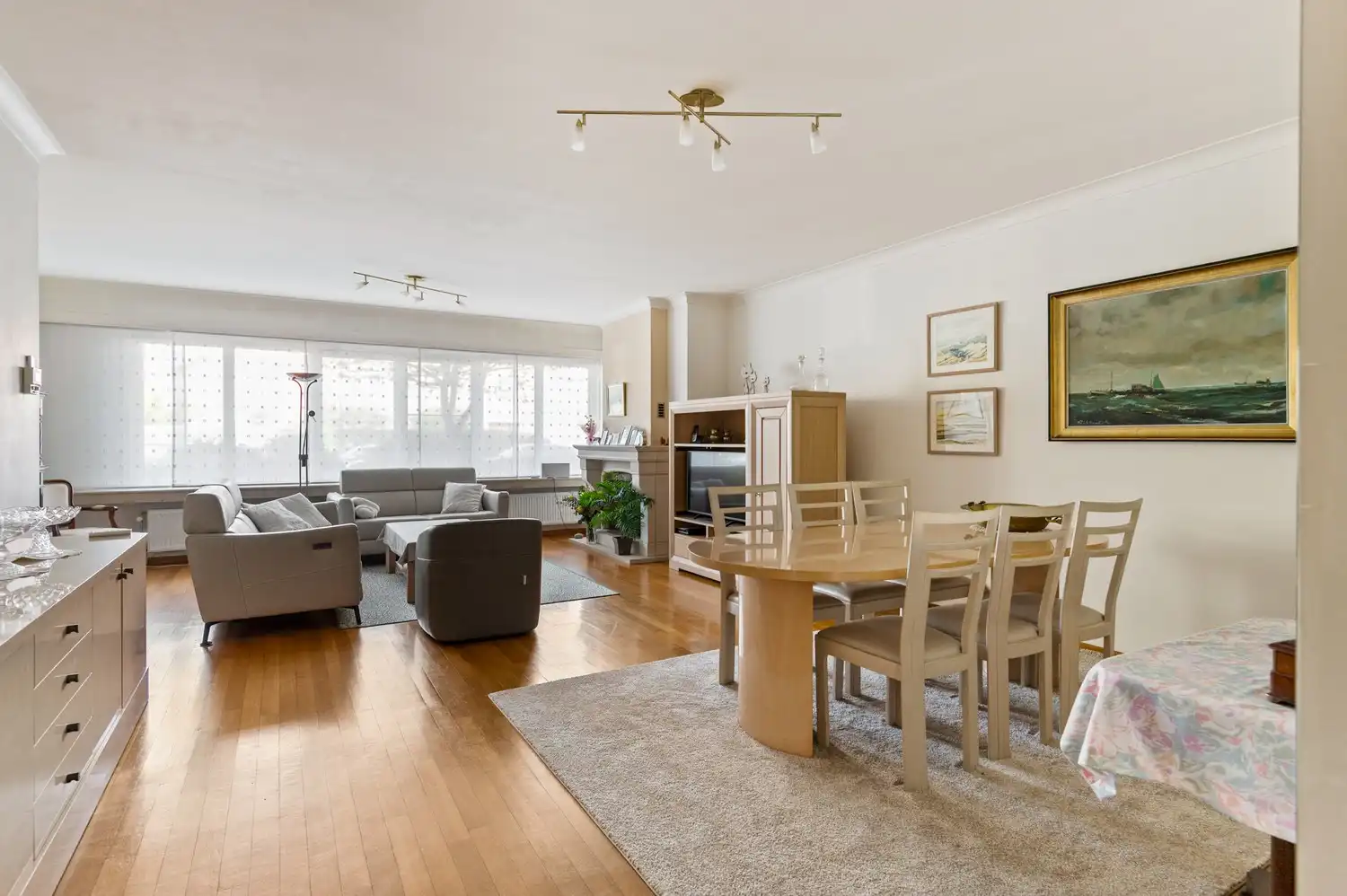 Uniek gelijkvloers appartement met 3 slaapkamers, inpandige garagebox met oprit alsook inpandige staanplaats en tuin in Borsbeek. foto 4