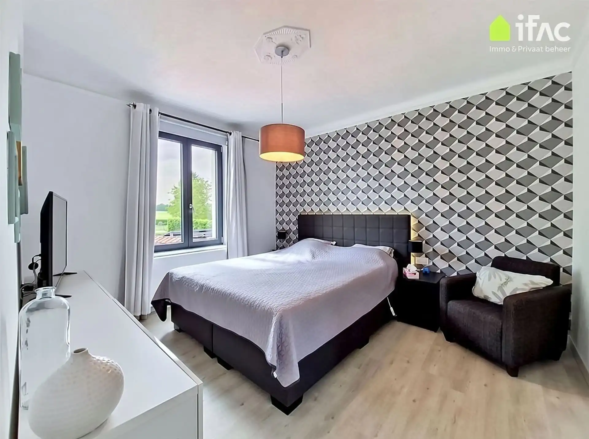 Volledig gerenoveerde woning met geweldige tuin op 28a 34ca foto 24