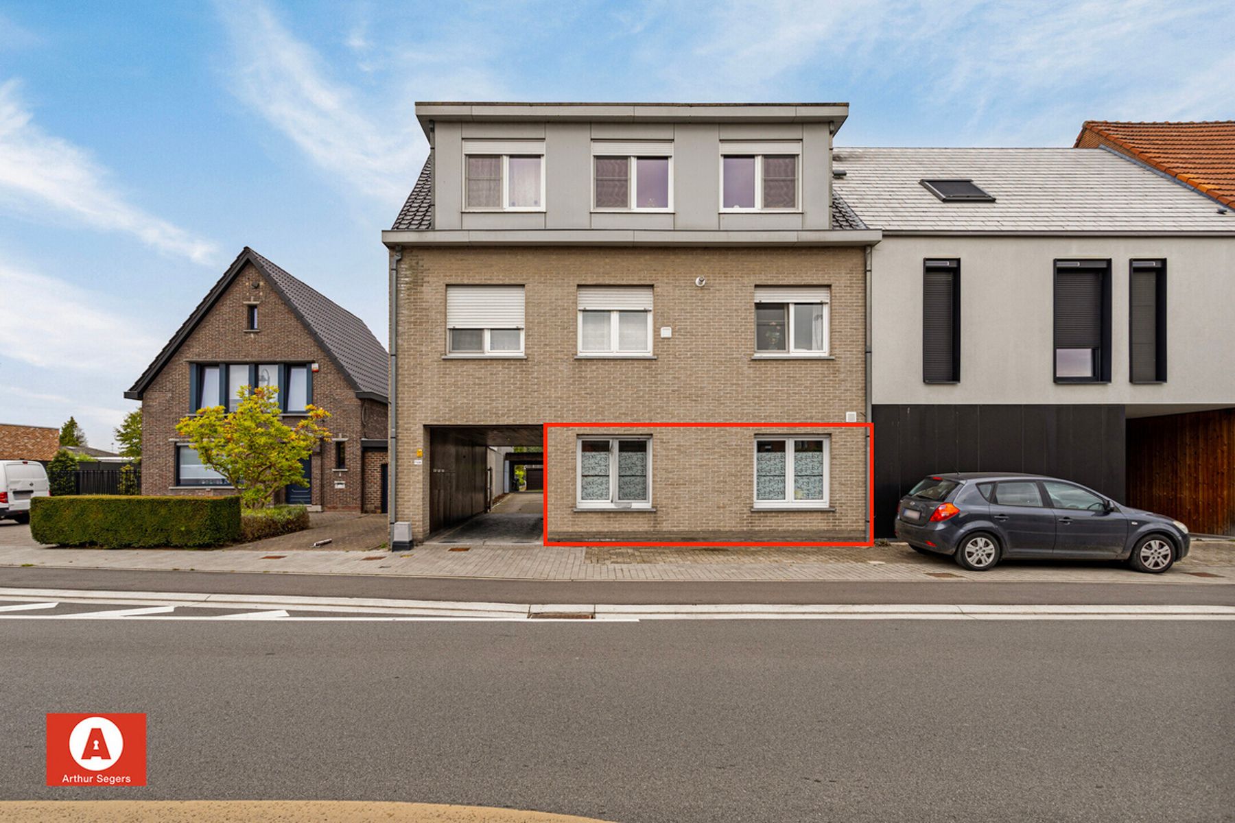 Gelijkvloers appartement met autostaanplaats, terras en tuin foto 3