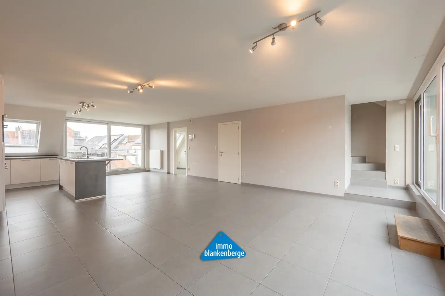 Recent zeer ruim duplex appartement in Uitkerke foto 14