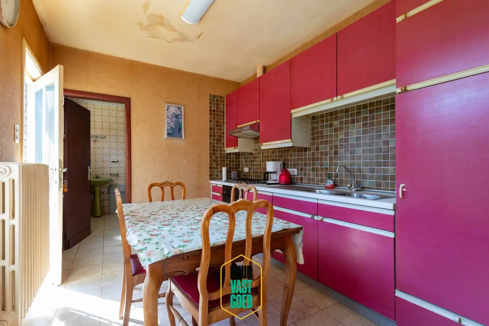 Degelijk halfopen woonhuis  met aparte boei en zuidgerichte tuin, op 534 m² grond foto 12