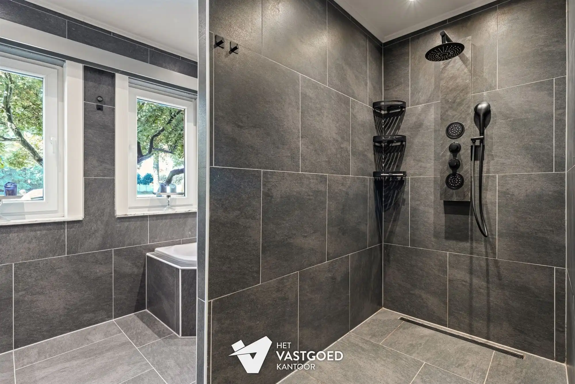 ZEER RUIME, GERENOVEERDE WONING OP TOP-LIGGING! foto 13