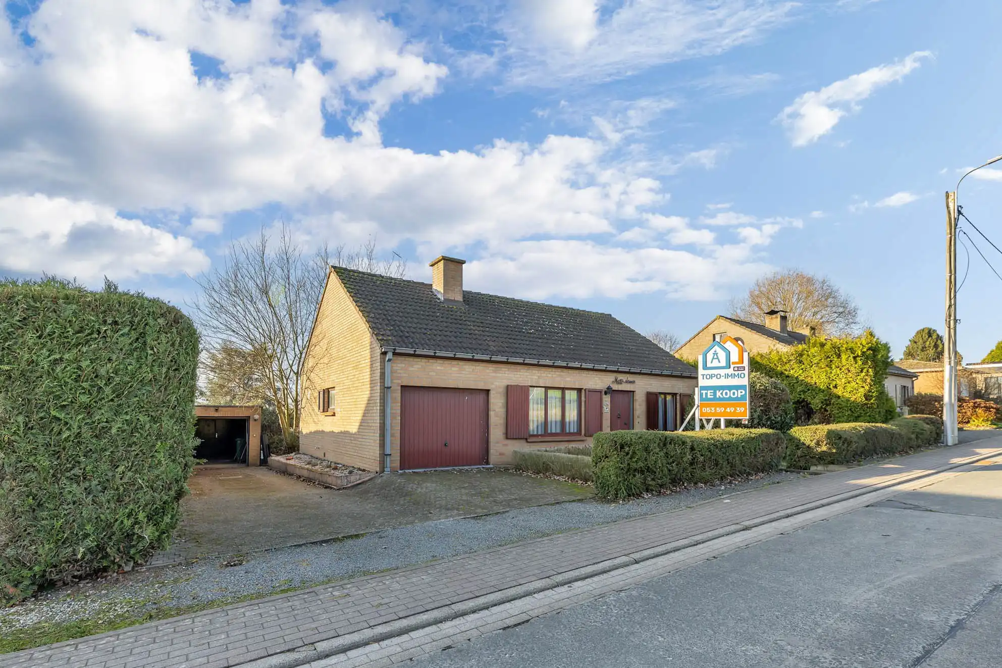 Te renoveren open bebouwing op toplocatie in Nieuwenhove foto {{pictureIndex}}