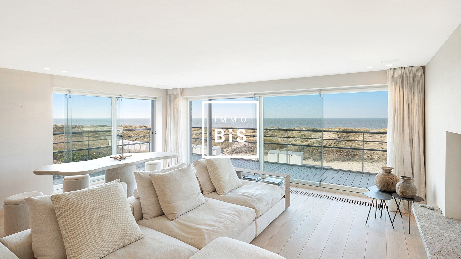 Uitzonderlijk hoekappartement met adembenemend zee-en duinenzicht langs de Wandeldijk in het Zoute foto {{pictureIndex}}