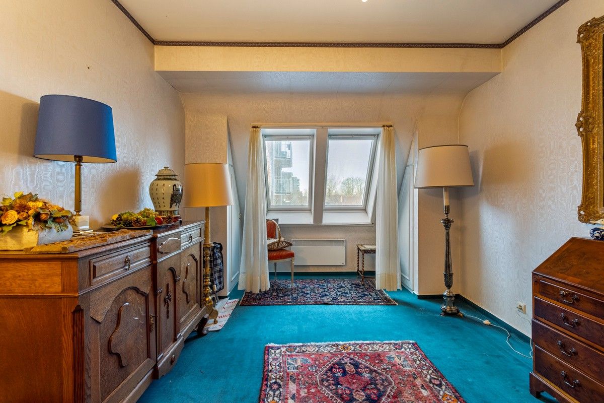 Residentieel erg ruim appartement met parkzicht en drie terrassen foto 17