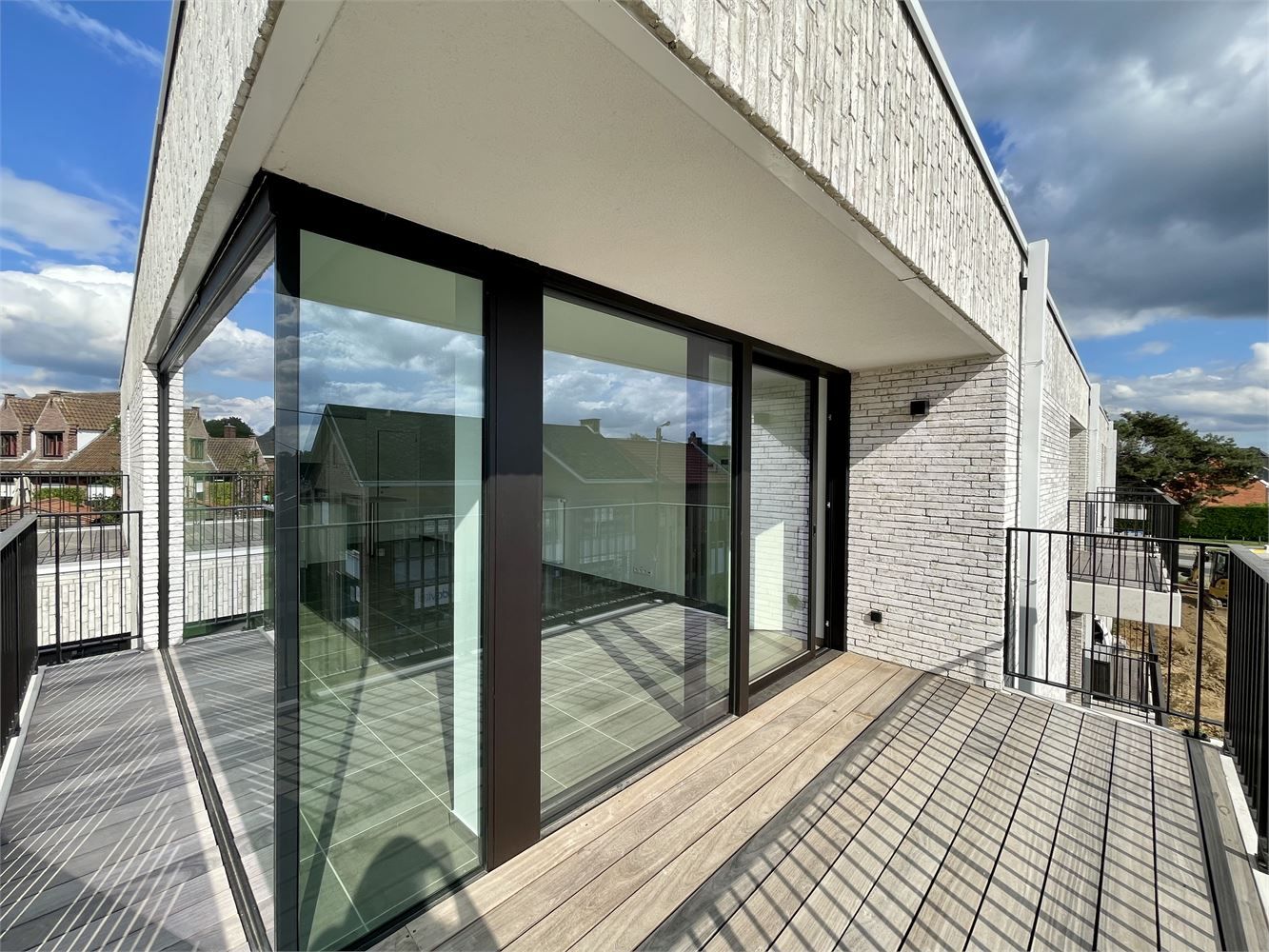 Recent appartement met twee slaapkamers en 2 terrassen foto {{pictureIndex}}