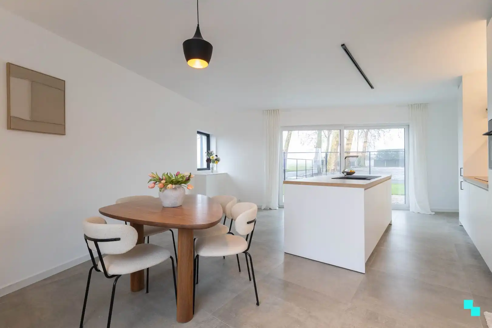 Volledig gerenoveerde woning met zicht op de velden foto 5