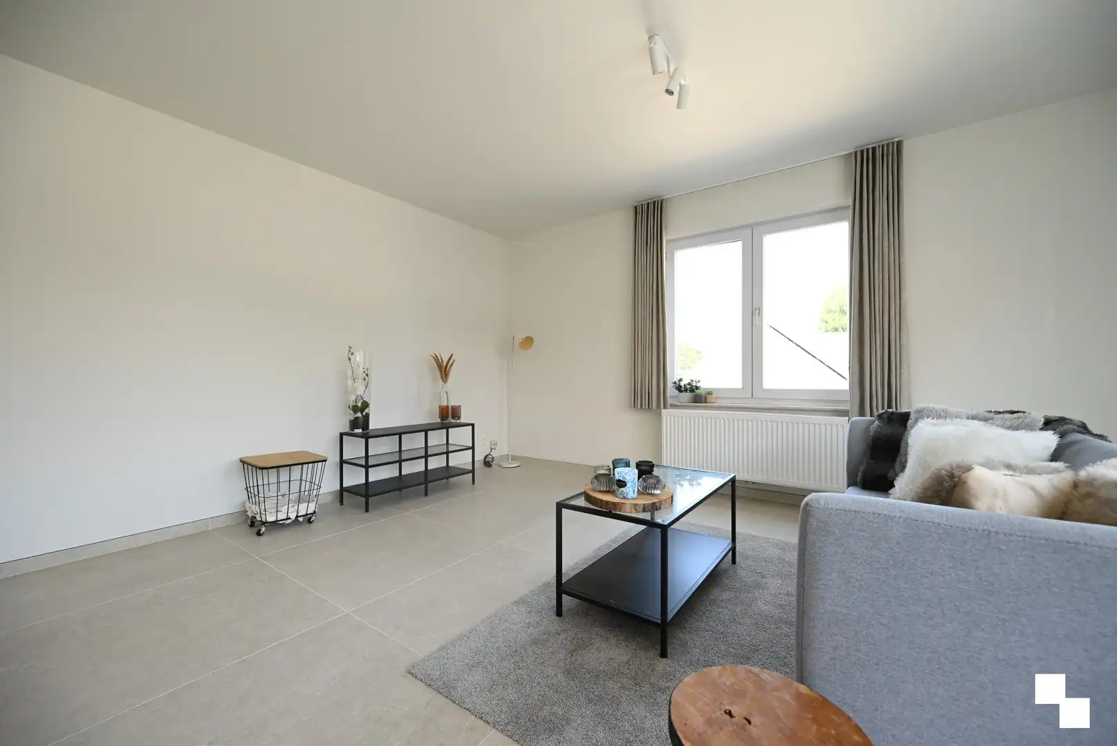 Lichtrijk, compleet gerenoveerd hoekappartement & volledig instapklaar te Izegem, Emelgem. foto 6