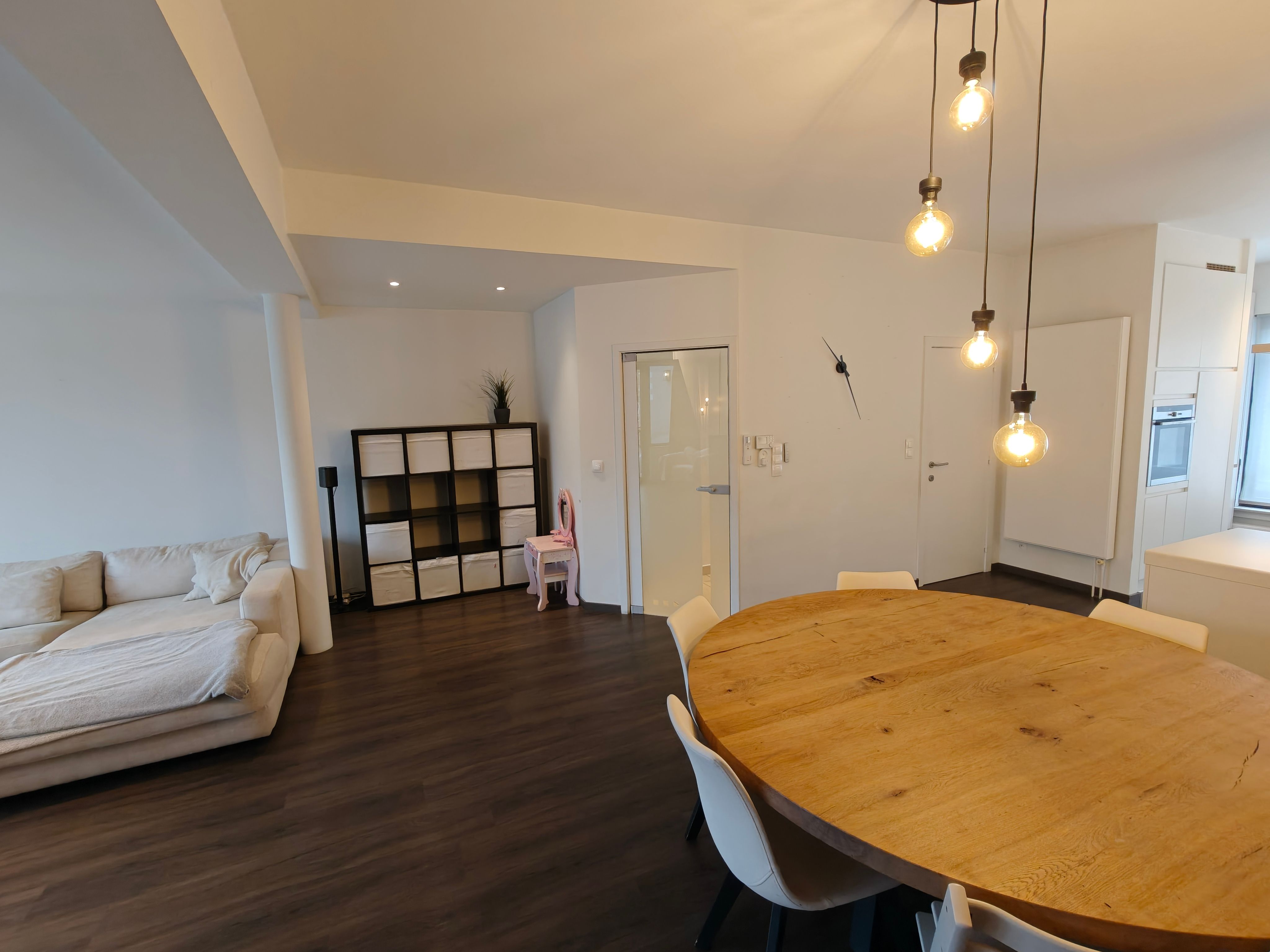 Modern gerenoveerde woning met zwembad foto 3