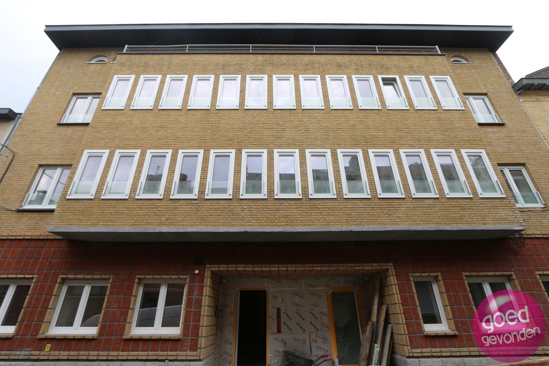 NIEUW APP - 2 SLK - TERRAS - KELDER - CENTRUM - GEEN BTW foto {{pictureIndex}}