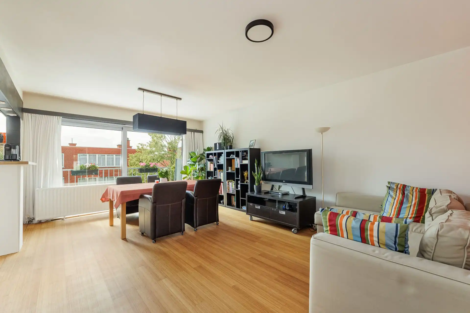 Rustig gelegen 2 SL appartement met garage foto 4