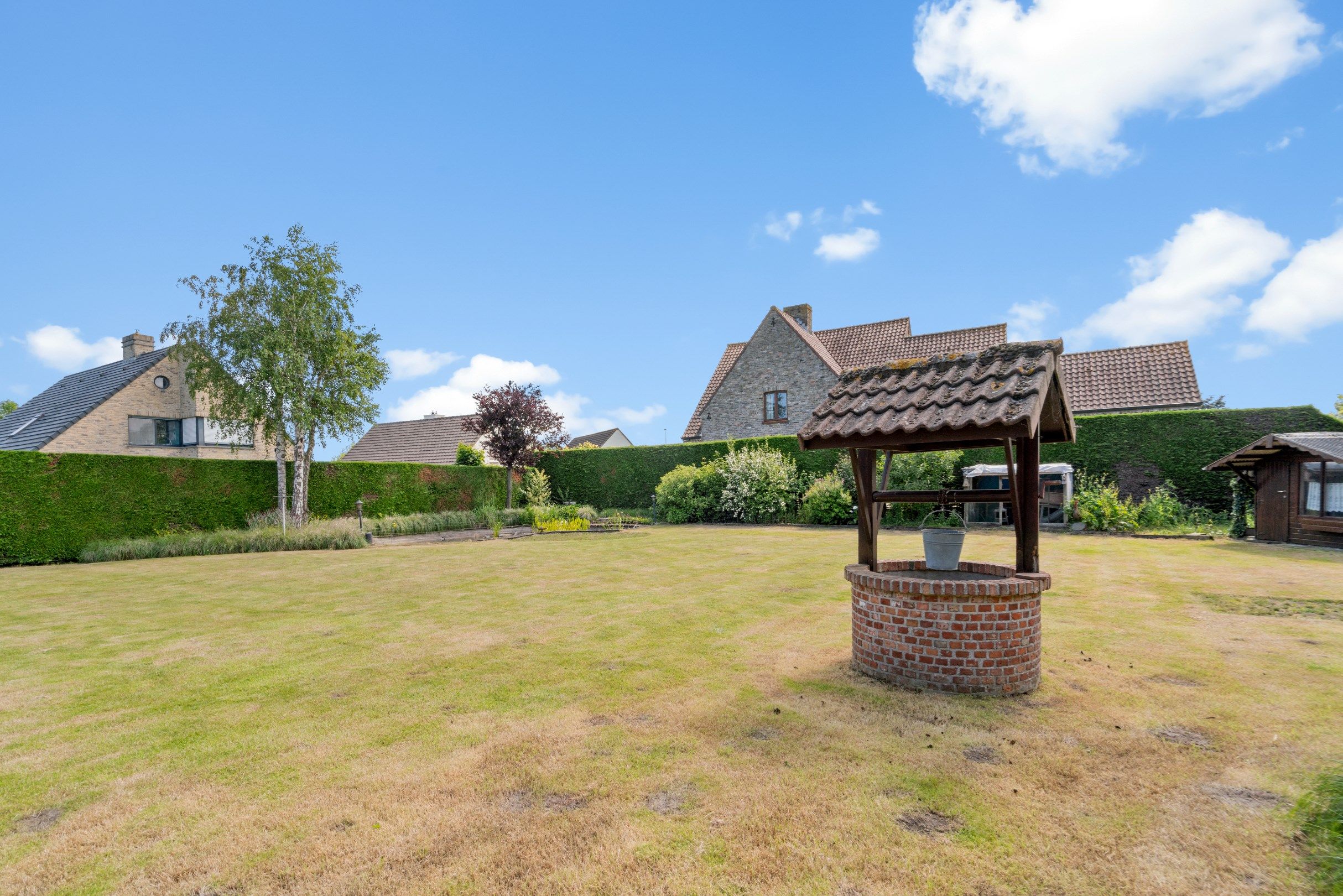 Grote en alleenstaande villa met dubbele garage op een zuidgericht perceel van 1229 m2 te Knokke Heist. Het perceel is opsplitsbaar.  foto 4