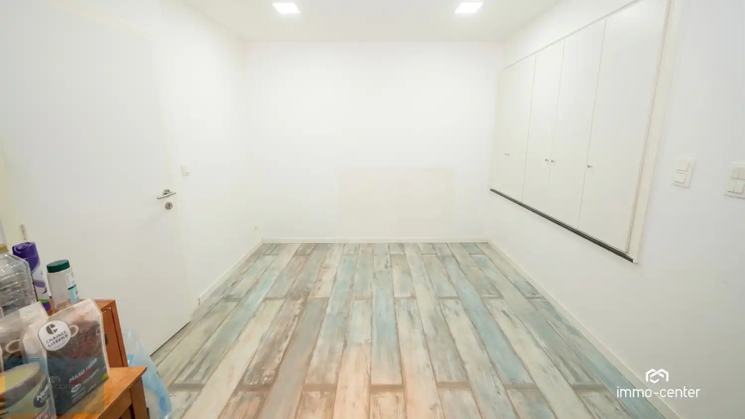COMMERCIEEL HANDELSPAND (60m²) MET VERNIEUWDE WOONST (2 SLPK) EN GARAGE IN DE BRUISENDE STALENSTRAAT foto 6