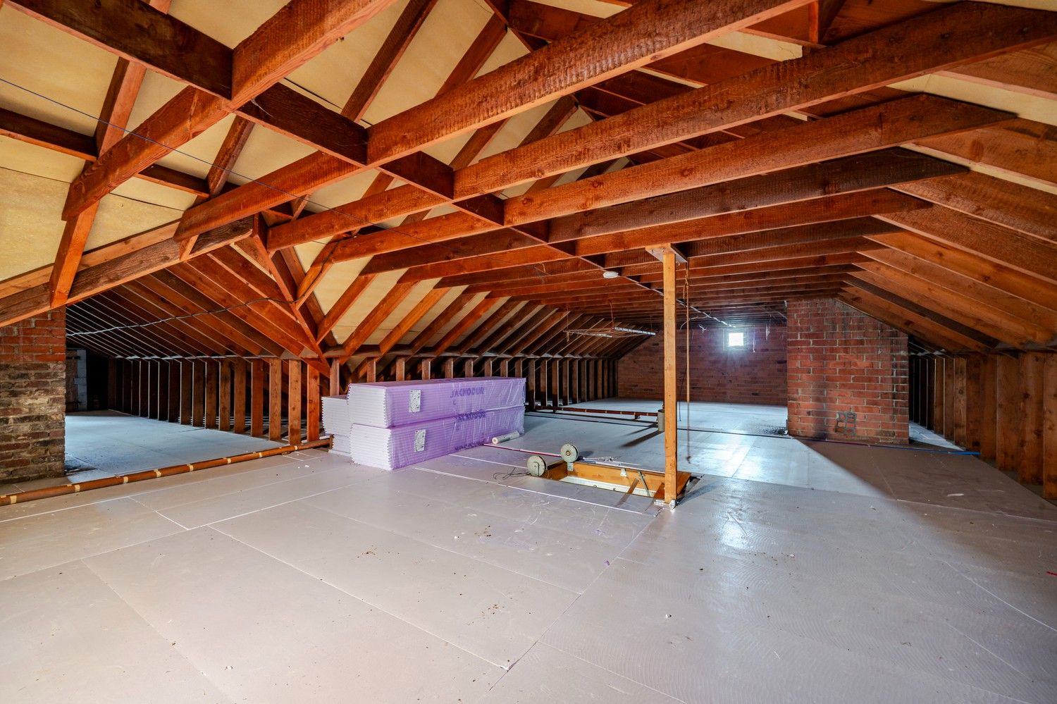 Alleenstaande woning met magazijn. foto 16