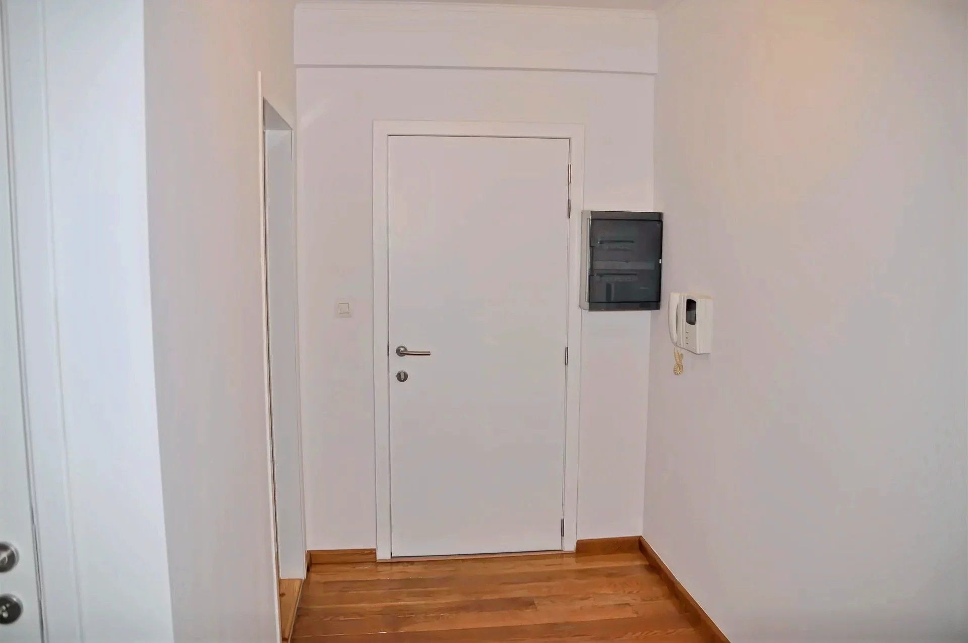 VERRASSEND APPARTEMENT MET 3 SLPK'S EN PARKEERPLAATS IN LANAKEN CENTRUM foto 6