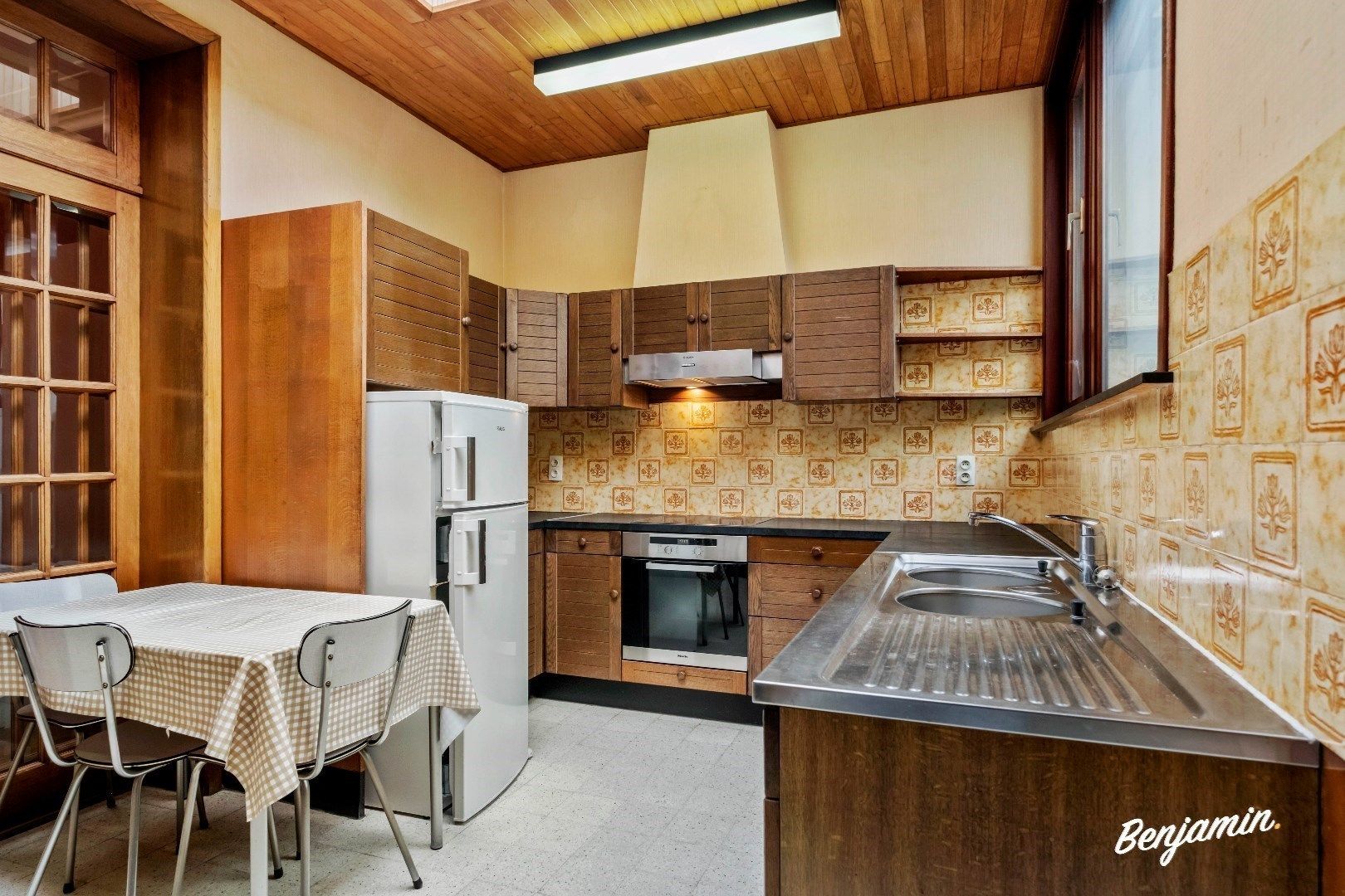 Ruime, verzorgde rijwoning met 4 slaapkamers, tuin en garage op centrale ligging te Menen foto 8