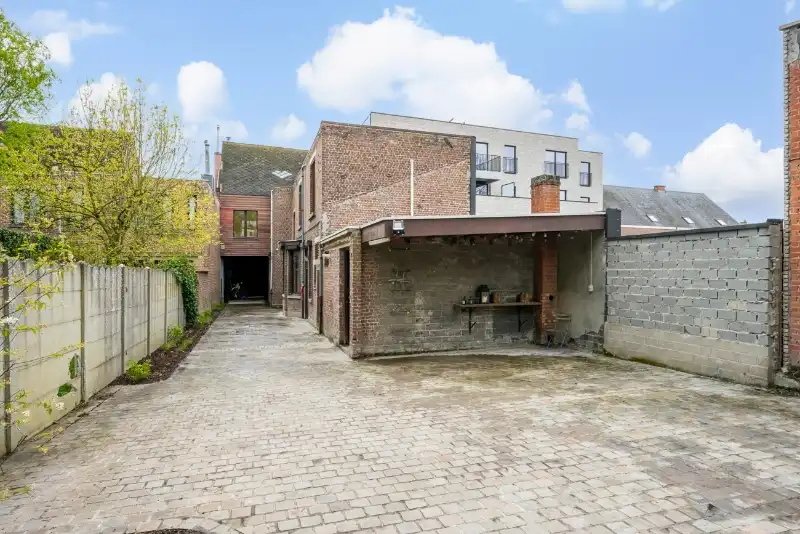 Karaktervolle interbellumwoning met loods nabij de Markt van Gavere foto 24