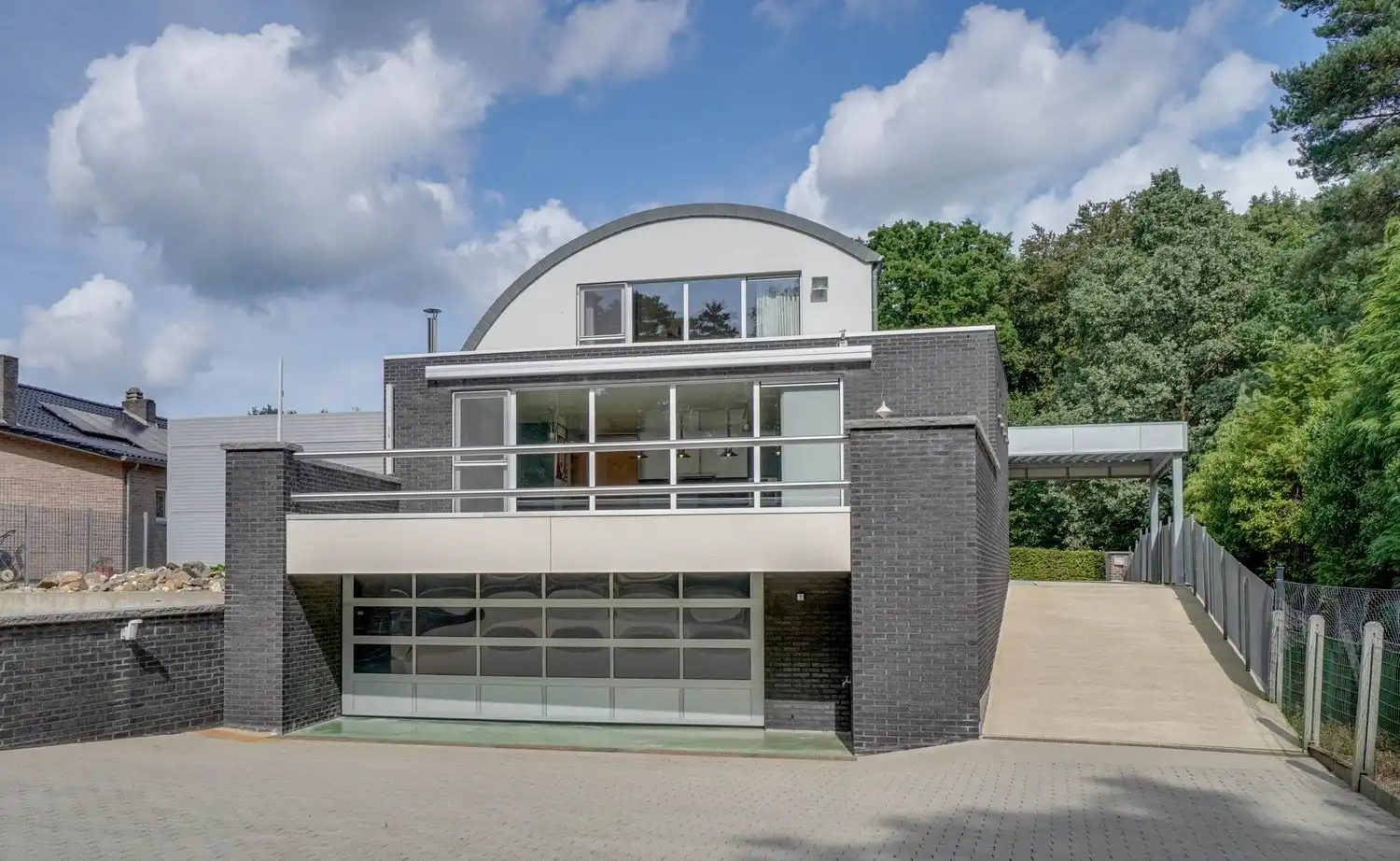 TRIPLEX-APPARTEMENT MET 2 TERRASSEN, TUIN EN BOS foto {{pictureIndex}}