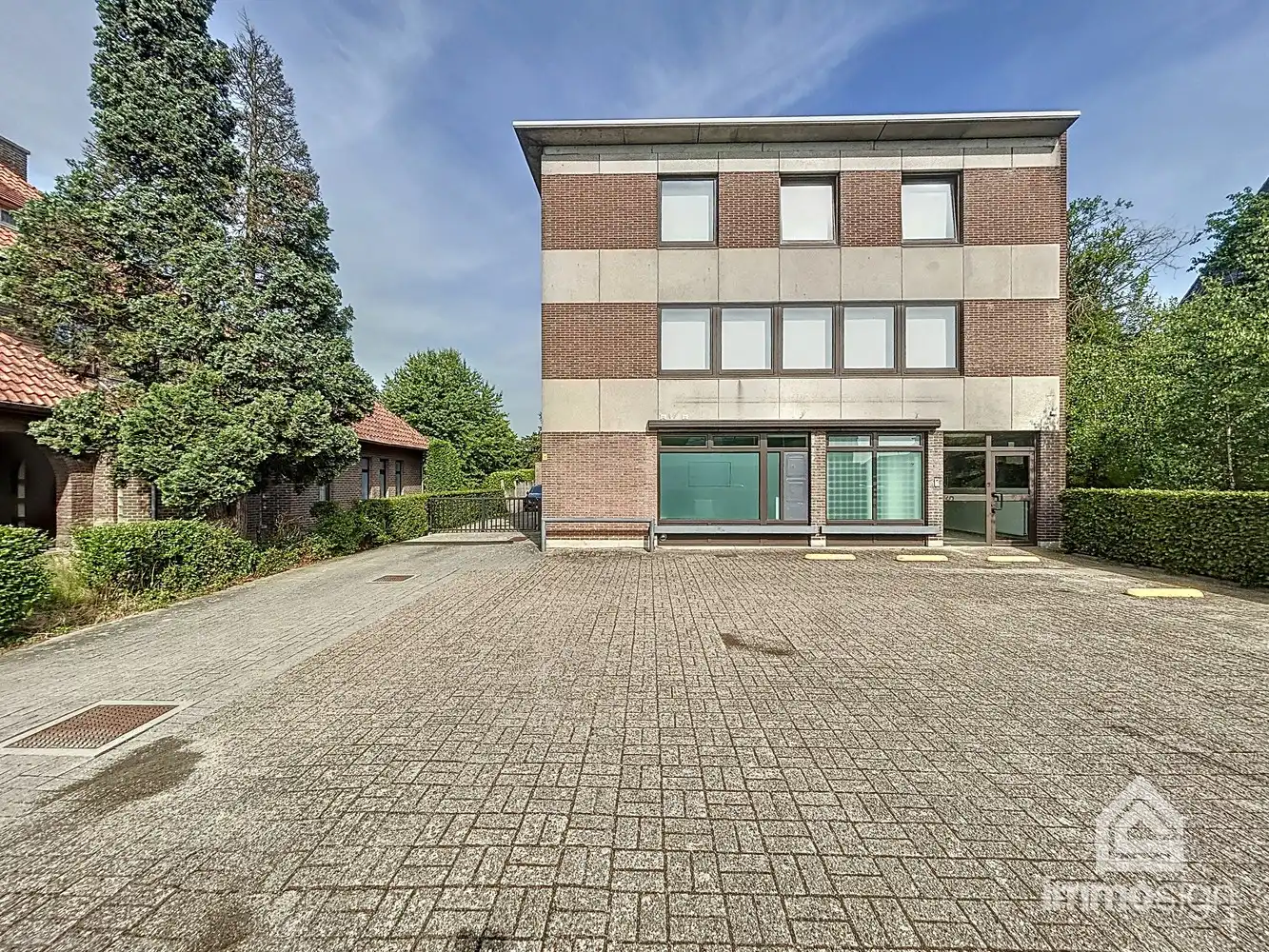 Gelijkvloerse kantoorruime van 243m² langs de Rijksweg foto 25