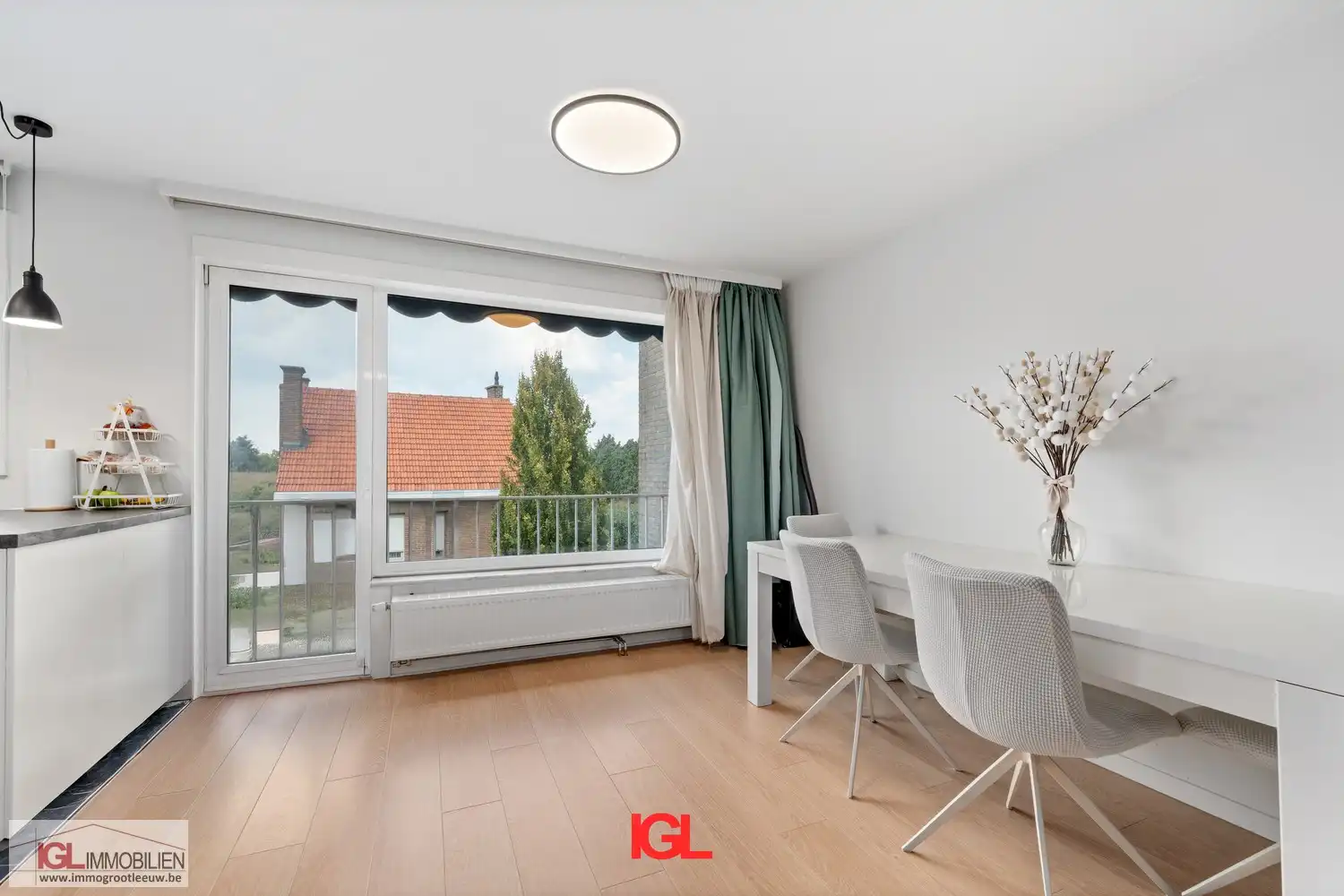 Modern appartement met 2 slaapkamers en parkeerplaats! foto 11