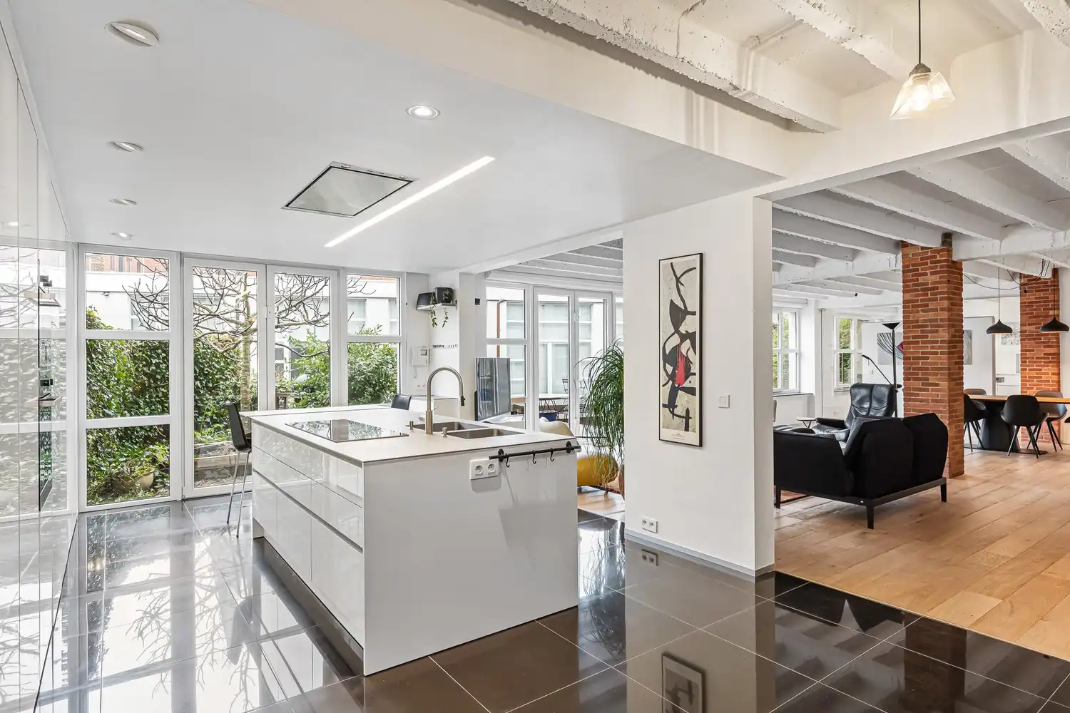 Exclusieve gelijkvloerse loft met 2 slpkrs, terras en staanplaats foto 22